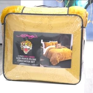 Ed Hardy Queen 4 Piece Luxurious Tiger Embrossed Gold Comforter Set